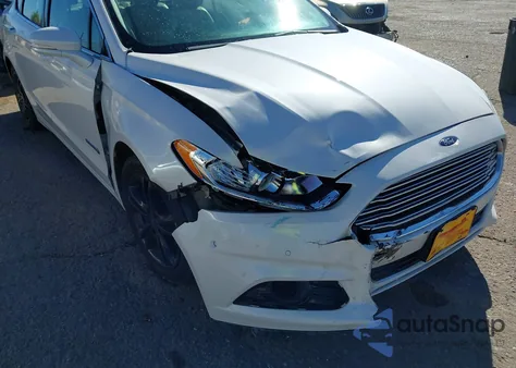 2015 Ford Fusion Hybrid Titanium из США, поврежденный, VIN 3FA6P0RU0FR293943